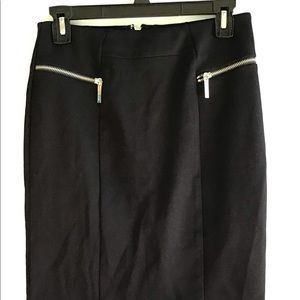 MICHAEL KORS LITTLE BLACK SKIRT SIZE 2. FRONT ZIPP